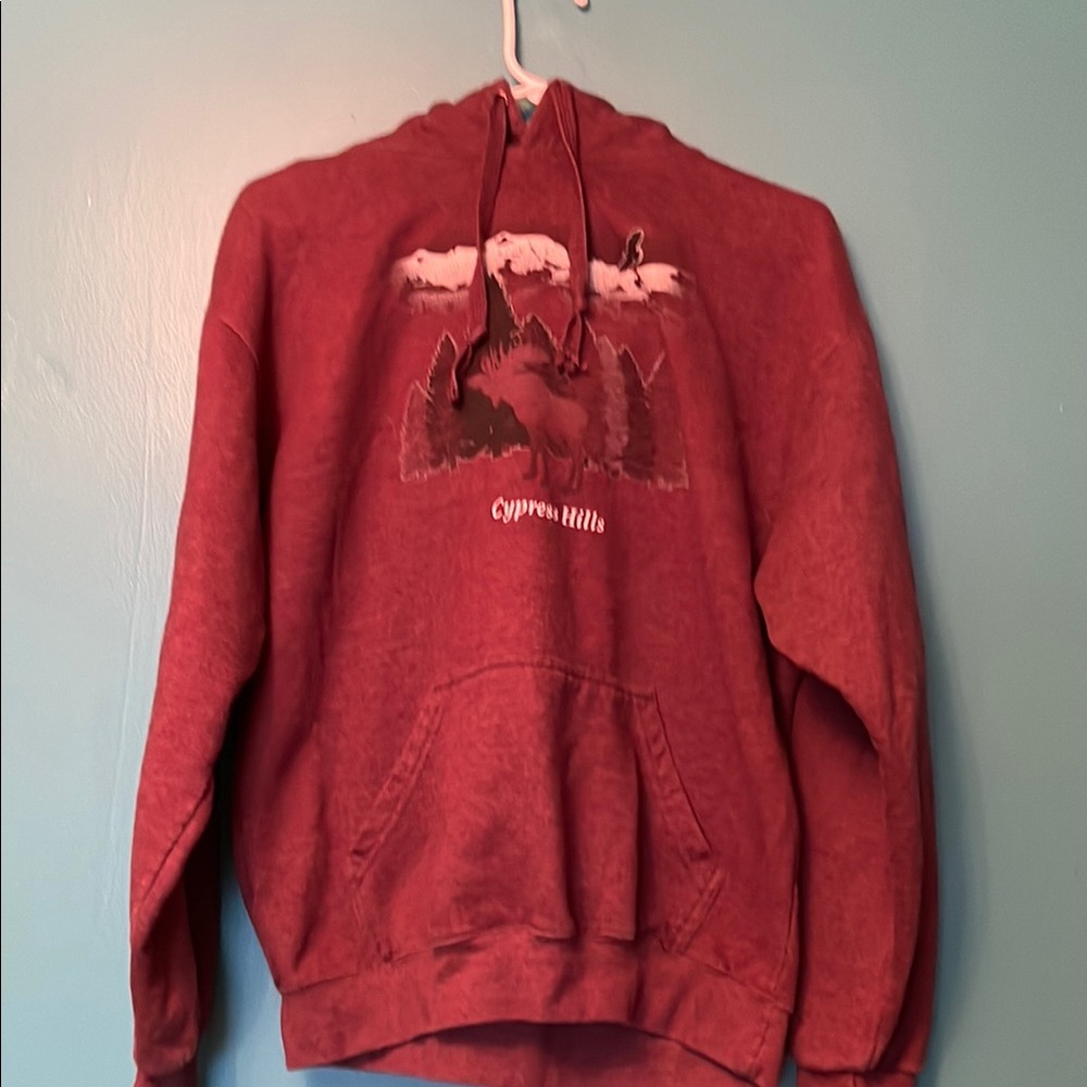 Beautiful burgundy hoodie from Cypress Hills in SK. EUC, nice heavy fabric Sz M